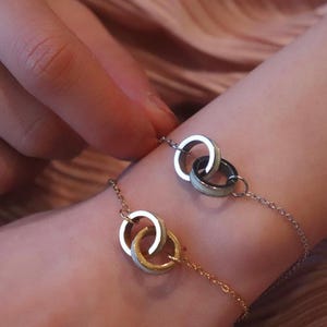 Interlocking Circle Bracelet, Ring Charm Bracelet , Mother’s Day Gift, Mother Daughter Bracelet, Perfect Gift for Her, Matching Jewelry