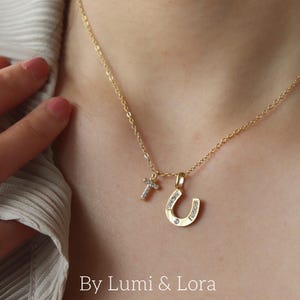 Collar con inicial de herradura de la suerte, collar con inicial de oro personalizado, regalo personalizado para ella, collar con letra brillante, regalo para mejor amiga