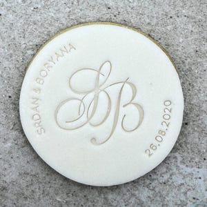 Personalisierter Stempel für Fondant und Kekse Hochzeit/Verlobung - Initialen, Namen und Datum + Ausstecher