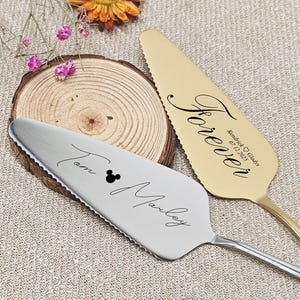 刻印入りケーキナイフとサーバーセット、カップル向けカスタムウェディングギフト、新郎新婦の刻印入りケーキカッティングセット