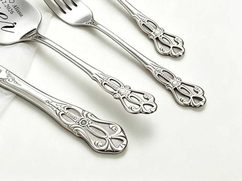 Personligt tårtkniv- och serveringsset, Anpassat serveringsset för bröllopstårtor, Genombrutet eller blommigt handtag, Graverad present bild 14