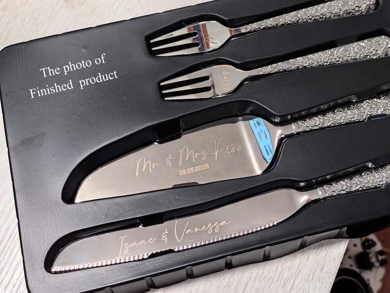Personligt tårtkniv- och serveringsset, Anpassat serveringsset för bröllopstårtor, Genombrutet eller blommigt handtag, Graverad present bild 9