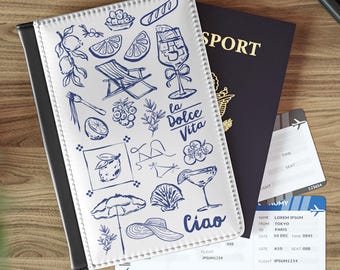 Etui na paszport włoskie wakacje, urocze dziewczyny, wycieczka, prezent podróżny, damskie etui na paszport, skórzane, eleganckie, kolaż, włoski cytat, pasująca etykieta na bagaż