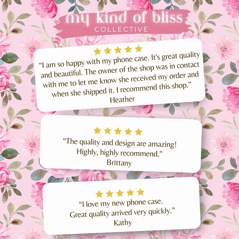 Pu&ograve; includere: Una grafica con il testo my kind of bliss COLLECTIVE su uno sfondo floreale rosa, con tre riquadri rettangolari bianchi contenenti recensioni a cinque stelle di clienti di nome Heather, Brittany e Kathy sulle loro cover.