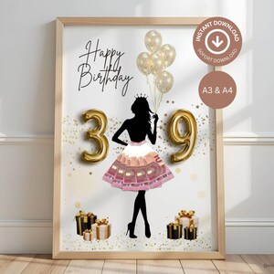 Puede incluir: Impresión enmarcada con temática de cumpleaños. La obra presenta la silueta de una mujer con corona y vestido de dinero. Globos dorados forman el número "39", con "Feliz Cumpleaños" en escritura. Incluye globos dorados y cajas de regalo. Disponible en A3 y A4.