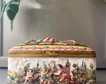 Caja antigua decorada de porcelana italiana Capodimonte