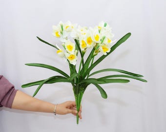 Artificial Narcissus Flower Bunch with Leaves, Faux Daffodil Stem for Spring Floral Décor, Wedding Table Centerpiece, Home Bloom Arrangement