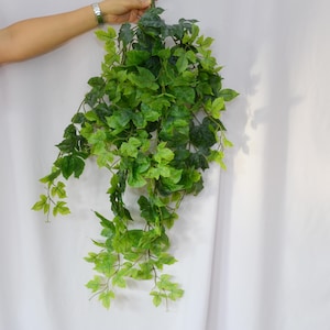Artificial Hanging Ivy Vine, Faux Greenery Trailing Plant, Lush Cascading Leaves for Home Floral, Wedding Arrangements, Garden Wall Décor