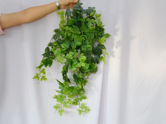 Artificial Hanging Ivy Vine, Faux Greenery Trailing Plant, Lush Cascading Leaves for Home Floral, Wedding Arrangements, Garden Wall Décor