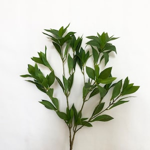 Artificial Pieris Japonica Plant Branch With Leaves, Fake Greenery Crafts, Small Tree Spray, Fake Foliage Stem, Home Floral Decoration