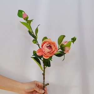 Artificial Camellia Flower Stem with Buds and Leaves, Realistic Faux Floral for Home Decor, Wedding Centerpiece, Likelike Flower Arrangement