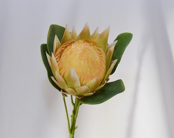 Artificial Protea Flower Stem, Faux Tropical King Protea, Realistic Bloom for Home Flower Decor, Floral Arrangements, Wedding Centerpieces
