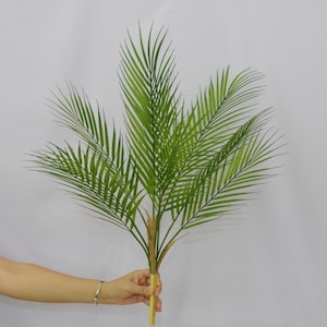 Realistic Faux Palm Leaf Branch, Artificial Palm Leaf Stem, Tropical Plant Decor, Fake Greenery for Home Floral Decor, Themed Arrangement