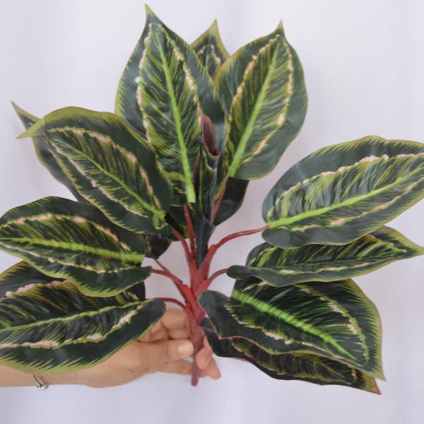 Künstliche chinesische immergrüne Pflanze, künstlicher Aglaoneema-Stamm mit Blättern, Büropflanze, künstliches Blumenhandwerk, Vasenfüller, Innentopfpflanze