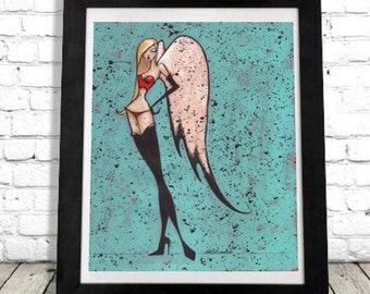 Puede incluir: Obra de arte enmarcada que presenta una figura de ángel estilizada con cabello rubio, un top rojo y botas altas negras. El ángel tiene un ala grande y emplumada sobre un fondo turquesa con motas negras. La obra está enmarcada en negro, con el texto "Art by Shano" en la parte superior.