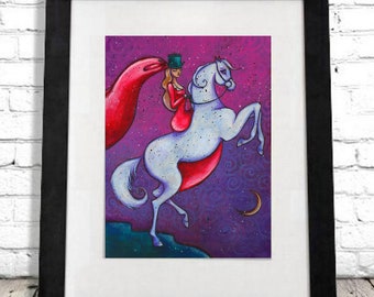 Puede incluir: Impresión artística enmarcada que representa a una mujer con un vestido rojo y un sombrero de copa verde montando un caballo blanco sobre un fondo púrpura estrellado. Una forma roja flota cerca de la mujer y el caballo. La obra está enmarcada.