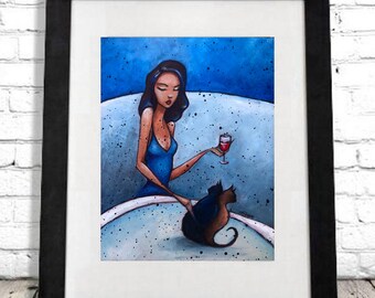 Puede incluir: Impresión artística enmarcada que presenta a una mujer con un vestido azul sosteniendo una copa de vino tinto, con un gato negro. La obra de arte tiene un fondo azul y blanco con motas negras y está enmarcada en negro.