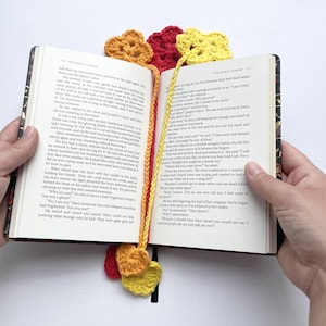 Marcador de flores de crochet, Marcador hecho a mano - Hecho a pedido - Lindo regalo para los lectores.
