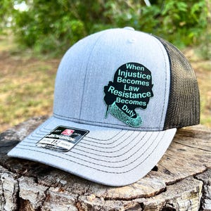 Chapeau de protestation - Citation de Ruth Bader Ginsburg - Quand l'injustice devient loi, la résistance devient le devoir - Casquette féministe