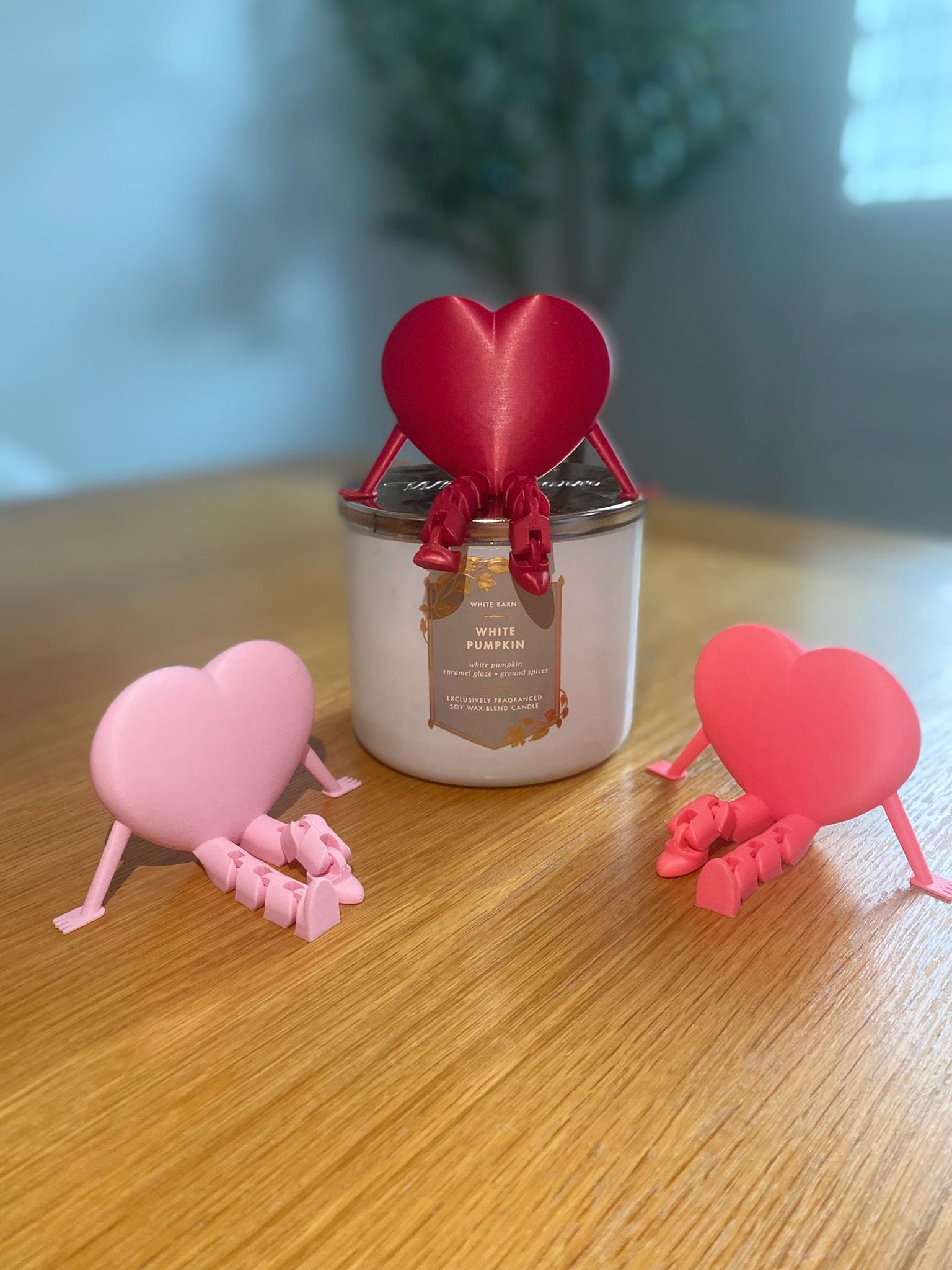 3d-printed Heart Figurines With Wiggly Legs - Unique Wedding