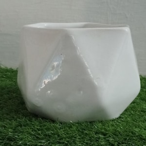 Jardinière géométrique blanche moderne | Petit pot à succulentes en céramique | Décoration d&#39;intérieur minimaliste | Cache-pot d&#39;intérieur | Jardinière de bureau