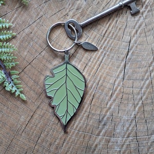 leaf keychain | nature keychain | forest keychain | leafy keychain | plant keychain | leaf gift | leaf art | leaf zipper pull