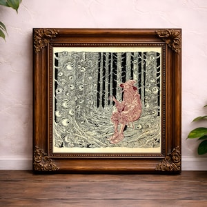 Könnte beinhalten: Gerahmtes Kunstwerk mit einer detaillierten Illustration einer Figur, die in einem Wald mit zahlreichen Augen sitzt. Das Kunstwerk ist in einer dunklen Farbpalette gehalten, mit einem braunen, verzierten Rahmen. Die Figur trägt einen Hut und hält einen Gegenstand. Der Hintergrund umfasst Bäume und weitere Augen.
