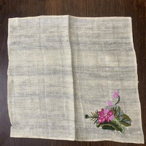 ベトナムの伝統工芸村の手刺繍の桑絹ハンカチ