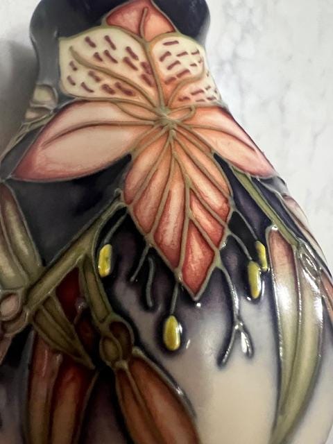 MOORCROFT Peruvian Lily 2003 Vase 4