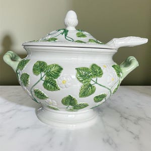 Vintage Soup Tureen With Ladle White Yellow Daisies Green Leaves 9.5&quot; H Italy