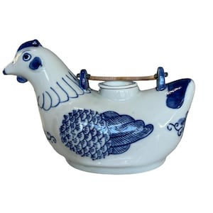 Vintage 1986 Canton Express Chicken Teapot 18 oz. Blue and White