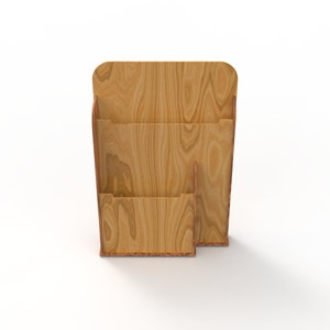 Peut inclure: Un porte-brochures en bois avec trois fentes pour afficher des brochures ou des d&eacute;pliants. Le porte-brochures est en bois brun clair avec un motif de grain naturel.