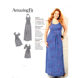 Puede incluir: Un vestido largo azul con un estampado floral rosa. El vestido presenta un escote abierto, costuras princesa y una falda plisada. La imagen también incluye ilustraciones de patrones de vestidos y el texto "Amazing Fit Collection."