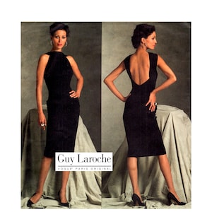 Puede incluir: Un vestido midi negro sin mangas con cuello alto y espalda descubierta. La prenda presenta una silueta ajustada y lleva el texto Guy Laroche Vogue Paris Original. El vestido se muestra desde una vista frontal y una vista posterior.