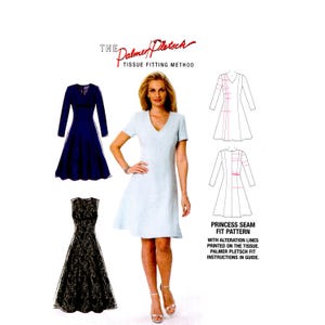 Puede incluir: Un patrón de costura con una mujer con un vestido azul claro, con ilustraciones de vestidos y el texto "The Palmer/Pletsch Tissue Fitting Method". El patrón incluye instrucciones para un corte princesa.
