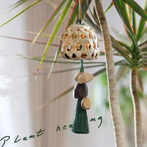 Natural Nutshell Hand-cranked Bell with Stream Sound, Car Bag Pendant, Wind Chime