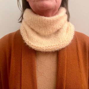 Tours de cou simple et écharpes tube tricotés main énergétisés, sans couture Douphis image 3