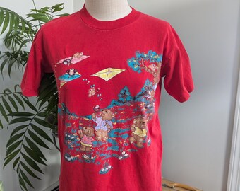 Vintage 90s Cute Bears T-shirt | Red Basic Editions | Short Sleeve Country | Women&#39;s Tee | Kite Flying Lessons | Size Medium