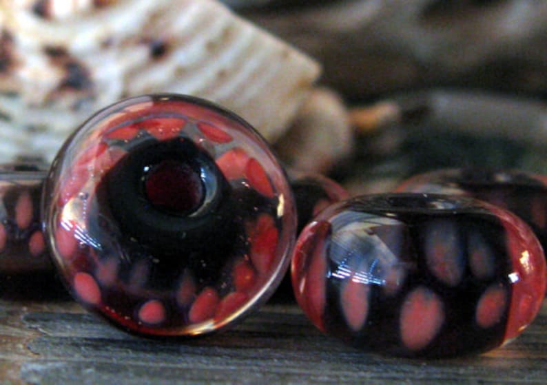 Eyes in the Dark... AGB boro glass lampwork beads