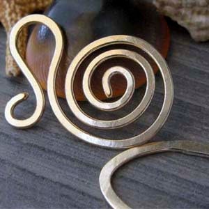 Spiral hook clasp handmade in sterling silver or 14k gold filled. Unique handmade jewelry findings. Salutation.