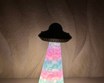 Lampe de table LED UFO avec faisceau lumineux arc-en-ciel