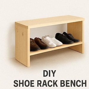 Puede incluir: Banco de zapatero DIY hecho de madera clara con dos estantes. El estante superior est&aacute; vac&iacute;o y el estante inferior tiene seis pares de zapatos.