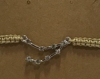 bracelet fait main avec breloque constellation du capricorne