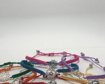 Confezione di braccialetti con ciondoli Chakra fatti a mano con chiusura regolabile