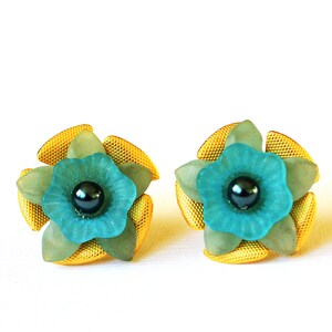 Pendientes Florales De Color Turquesa y Verde Azulado Lucite Brass Stud, con Perla