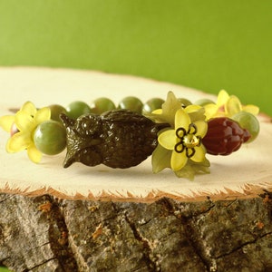 Mojito Falls Owl Lucite Beaded Bracelet; Vintage Plastic Owl Floral Beaded Bracelet, Woodland Fall Bracelet