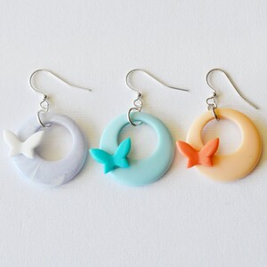 Orecchini a cerchio a farfalla vintage in lucite, cerchi in plastica vintage, Retro Mod Go-Go
