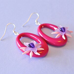 Vintage Floral Magenta Lucite Hoop Earrings,  with Pink and Purple Flower Heart Stack