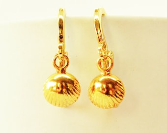 18kt Gold Plated Sea Shell Charm Hoop Earrings