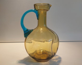 PORTIEUX - Georges Sand - Carafe - Carafon - Verre soufflé et pressé moulé - Panse couleur AMBRE - Anse couleur BLEU turquoise